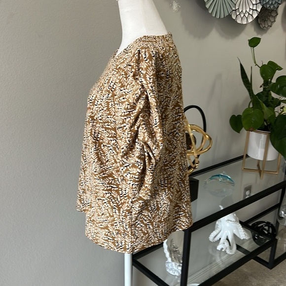 MELLODAY: NWOT Women’s brown round neckline blouse with white and black. Size M - Picture 4 of 15